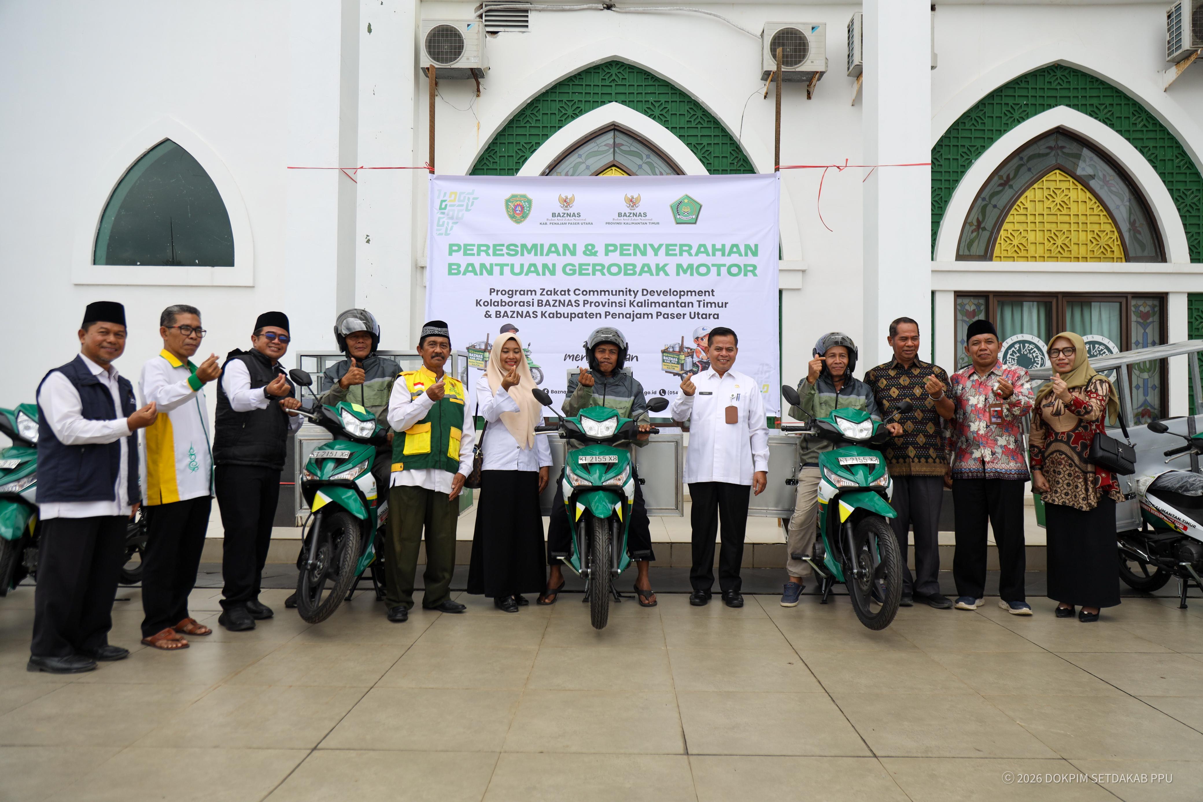 Pemda PPU Dorong Kemandirian Mustahik, Sekda Serahkan 40 Sarana Usaha ZCD untuk UMKM